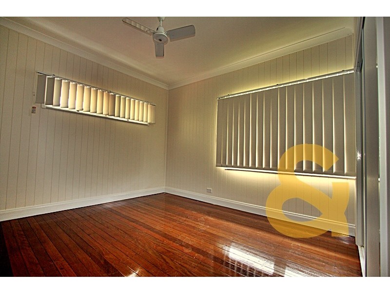 32 Newcastle Street, Fairfield QLD 4103