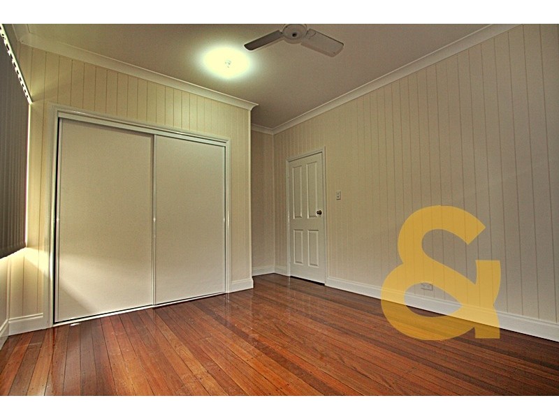 32 Newcastle Street, Fairfield QLD 4103