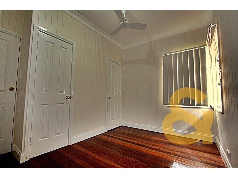 32 Newcastle Street, Fairfield QLD 4103