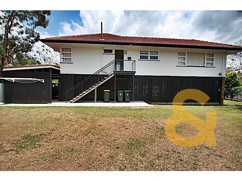 32 Newcastle Street, Fairfield QLD 4103