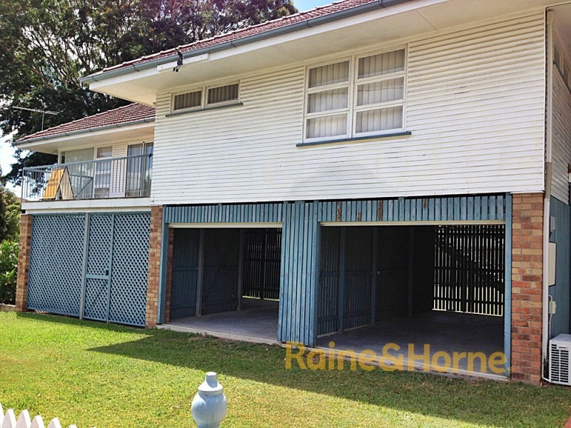 32 Newcastle Street, Fairfield QLD 4103