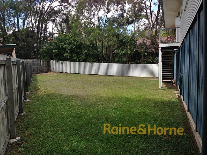 32 Newcastle Street, Fairfield QLD 4103