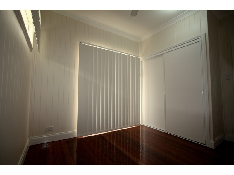 32 Newcastle Street, Fairfield QLD 4103