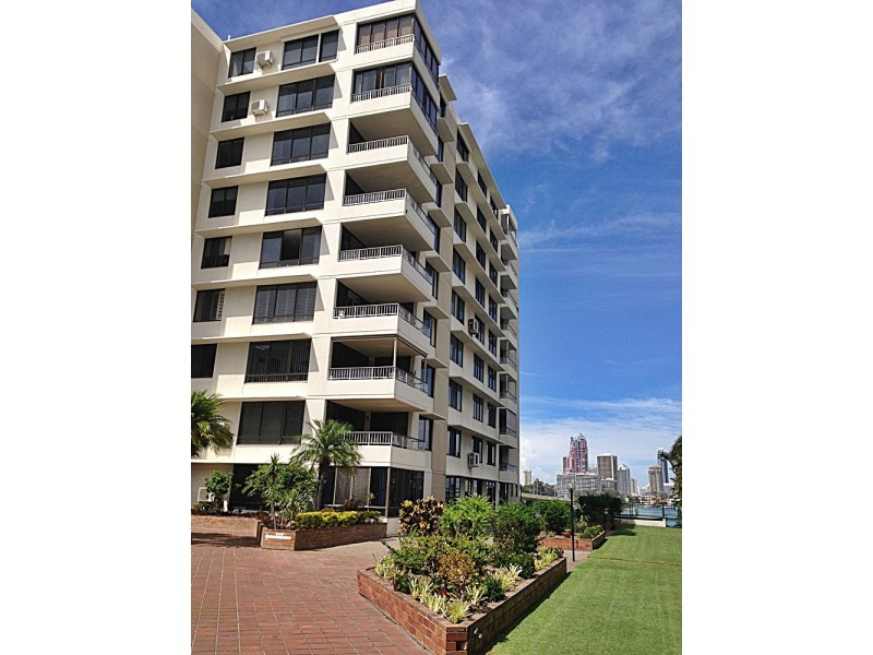 77 Brighton Parade, Southport QLD 4215