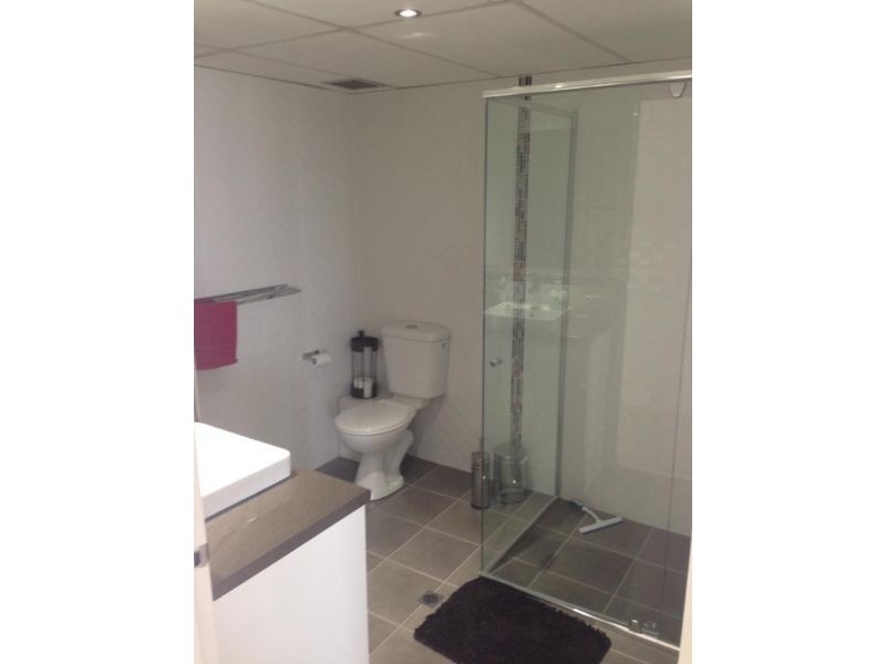 77 Brighton Parade, Southport QLD 4215