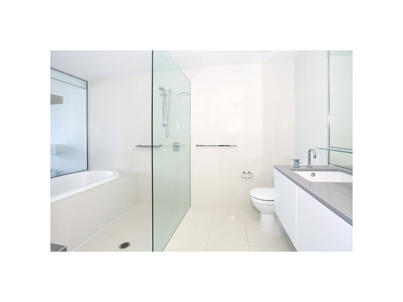 9 Ferny Avenue, Surfers Paradise QLD 4217