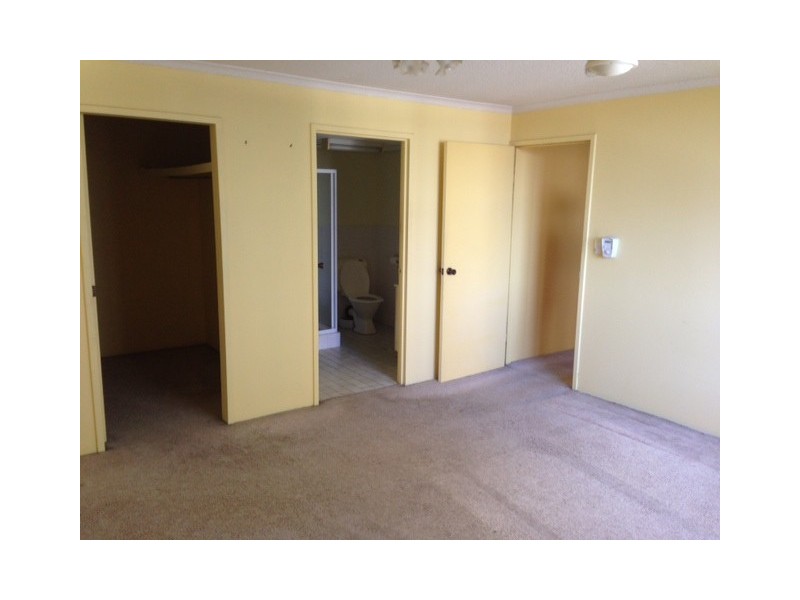 77 Brighton Parade, Southport QLD 4215