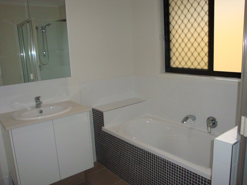 8 MacQuarie Way, Browns Plains QLD 4118