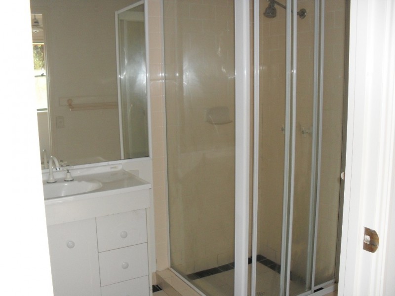 18 BATCHWORTH RD, Molendinar QLD 4214