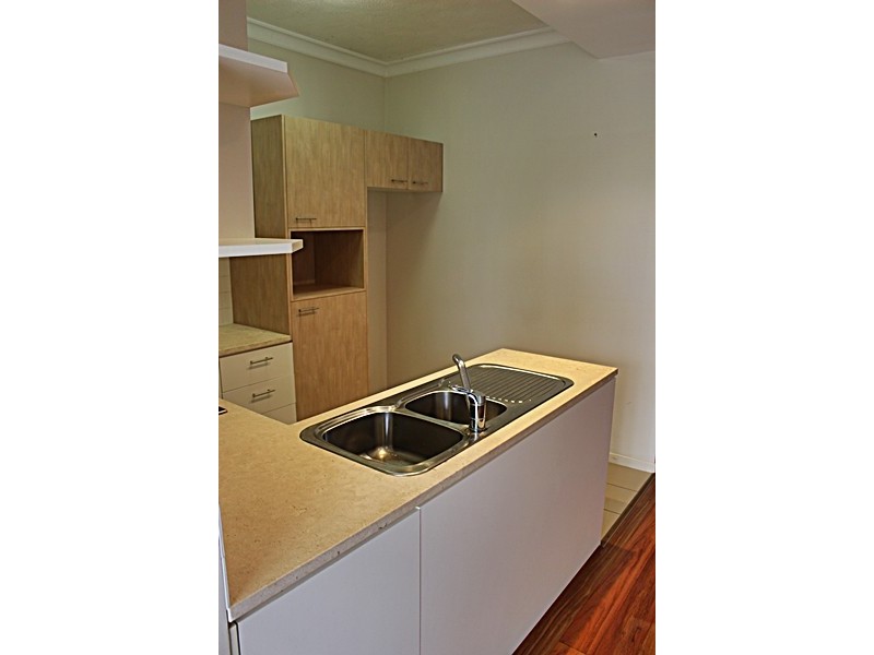 16 Grosvenor Rd, Indooroopilly QLD 4068