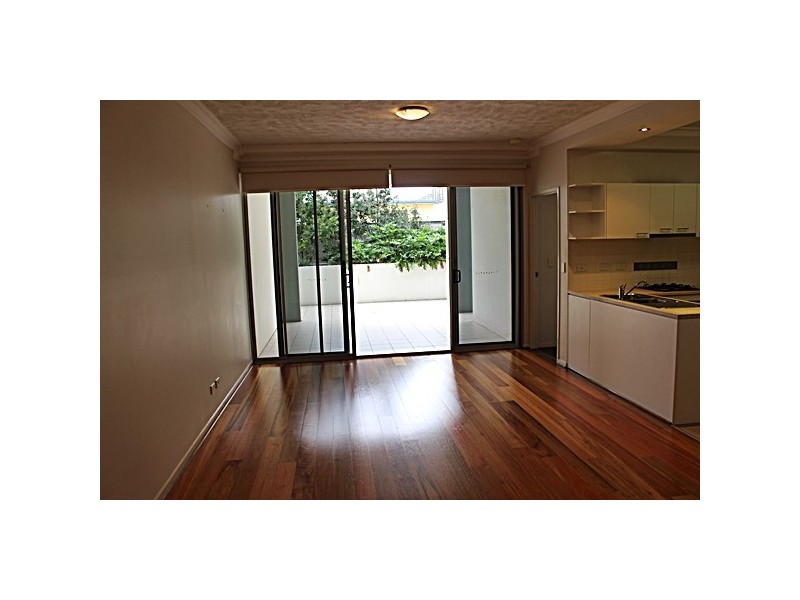 16 Grosvenor Rd, Indooroopilly QLD 4068