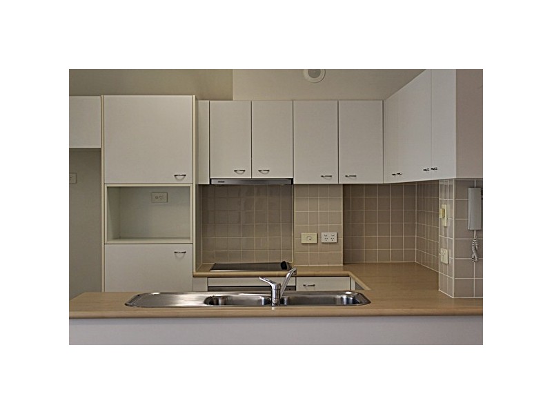 8 28 Belgrave Road, Indooroopilly QLD 4068