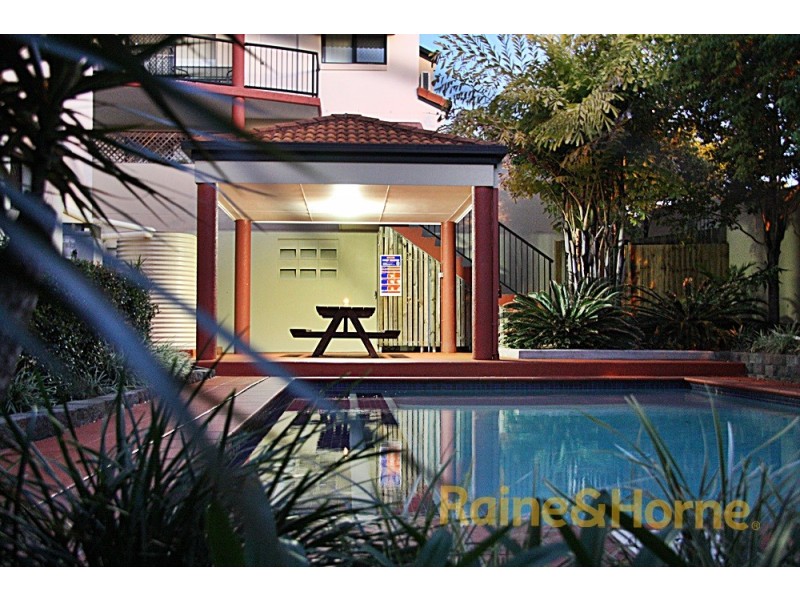 15 Dansie Street, Greenslopes QLD 4120