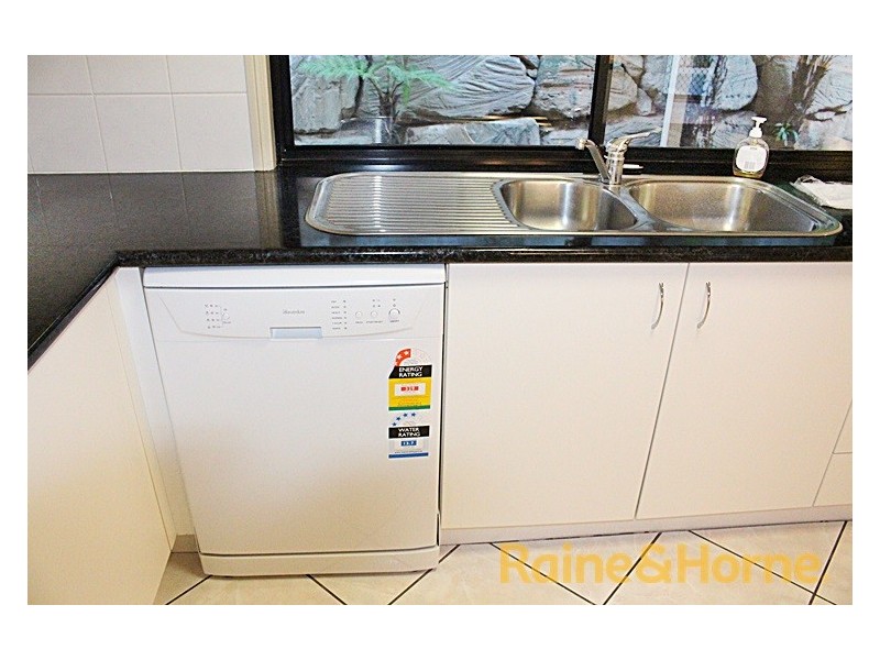 12 Greendale Way, Carindale QLD 4152