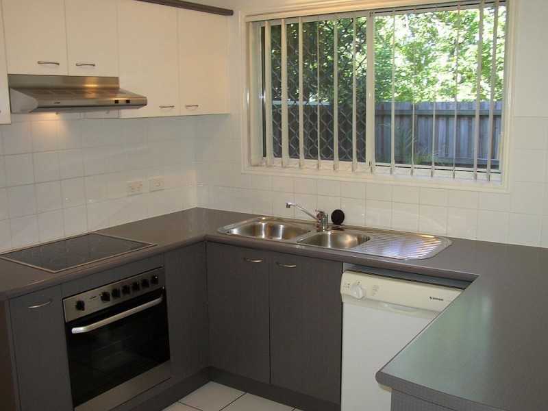 210 Government Road, Forest Lake QLD 4078