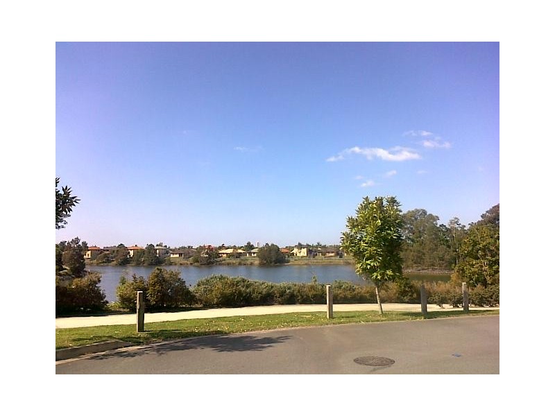 1 Moyenne Crescent, Varsity Lakes QLD 4227