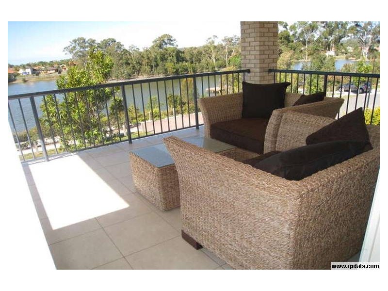 1 Moyenne Crescent, Varsity Lakes QLD 4227