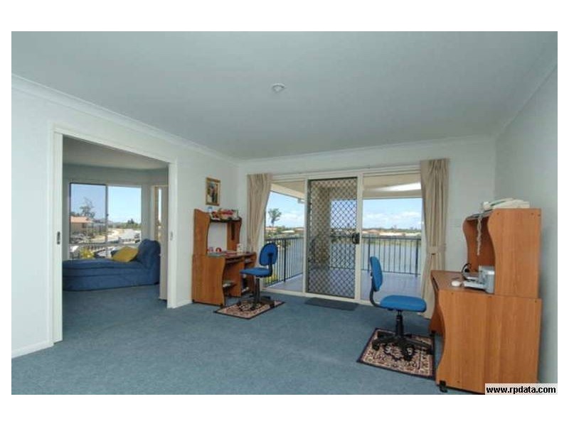 1 Moyenne Crescent, Varsity Lakes QLD 4227