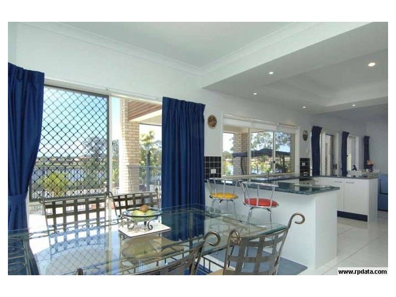 1 Moyenne Crescent, Varsity Lakes QLD 4227