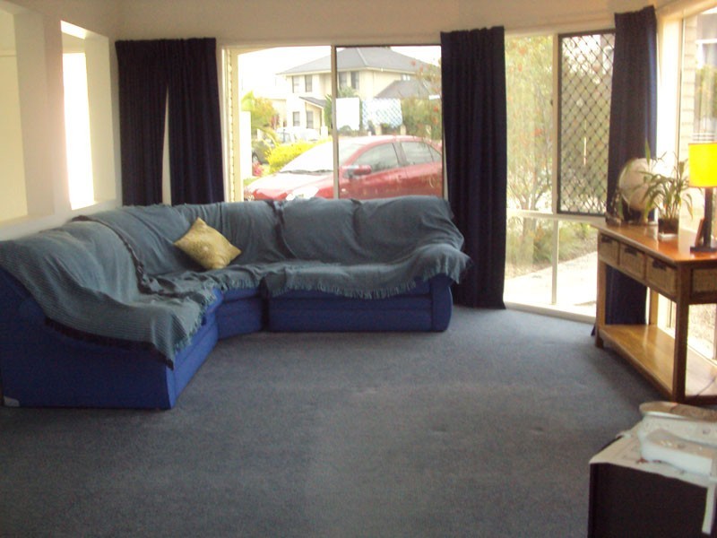 1 Moyenne Crescent, Varsity Lakes QLD 4227