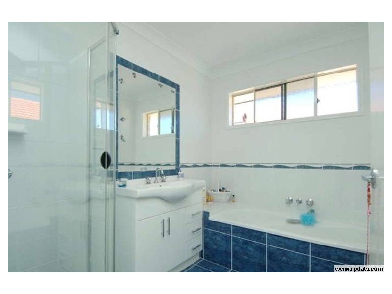 1 Moyenne Crescent, Varsity Lakes QLD 4227