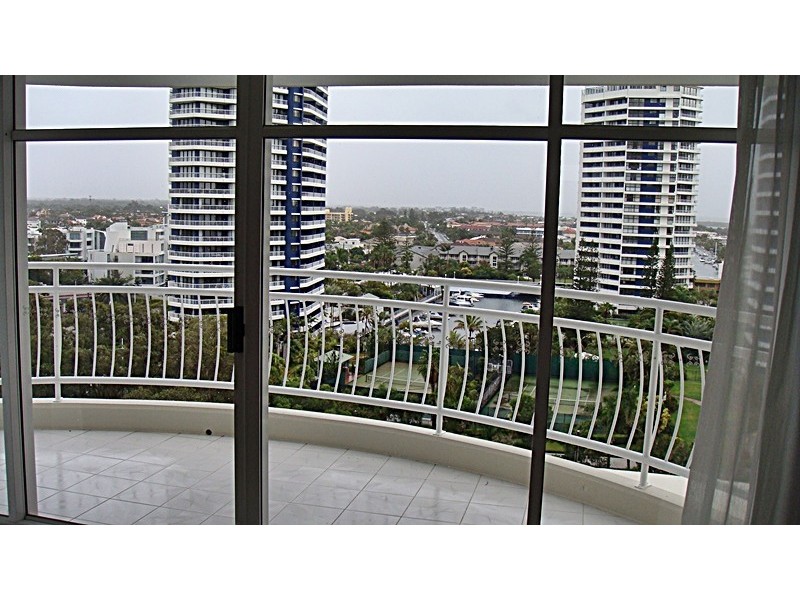 5 Bayview Street, Runaway Bay QLD 4216