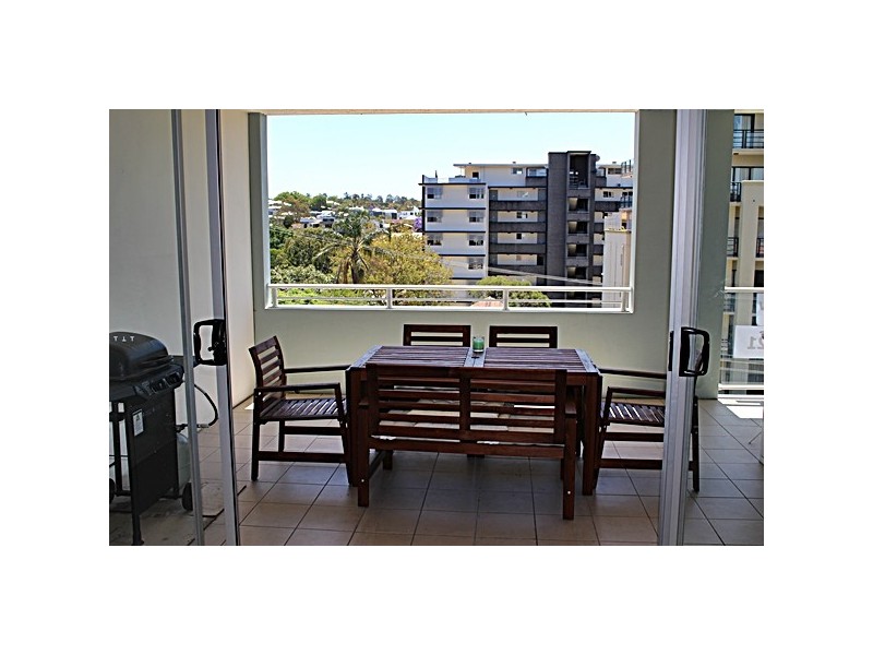 16 Grosvenor Rd, Indooroopilly QLD 4068