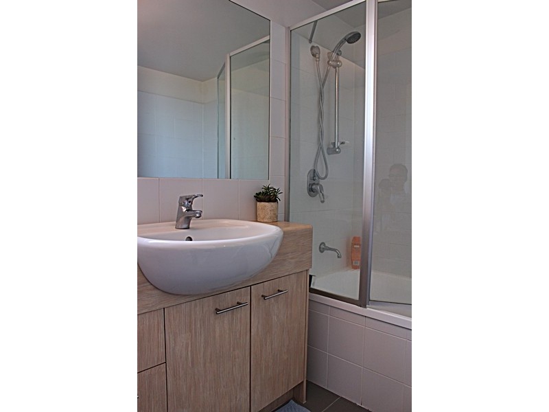 16 Grosvenor Rd, Indooroopilly QLD 4068