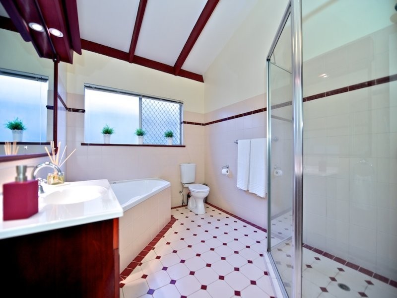 92 Lant Street, Chapel Hill QLD 4069