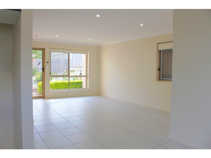 SLUG/582 Manly Road, Wakerley QLD 4154