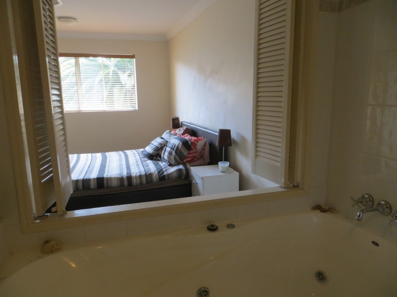 4/82-86 Limetree Parade, Runaway Bay QLD 4216