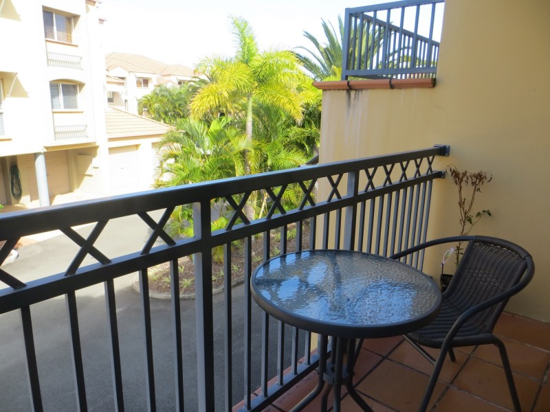 4/82-86 Limetree Parade, Runaway Bay QLD 4216