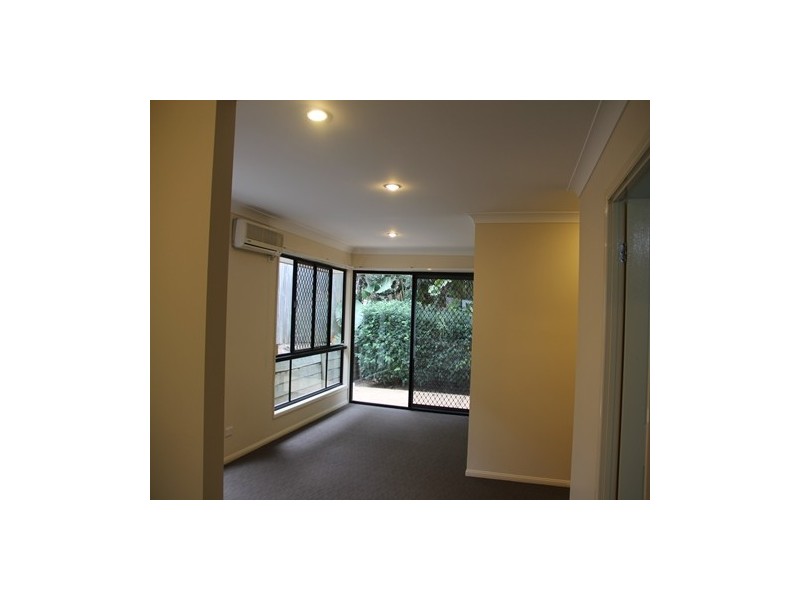 16 Violet Close, Eight Mile Plains QLD 4113