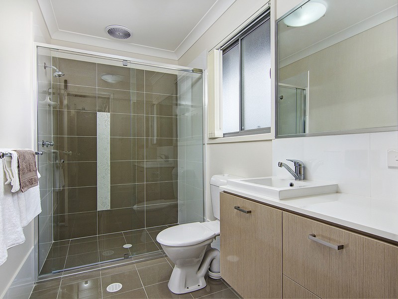 1 Gumview Street, Albany Creek QLD 4035