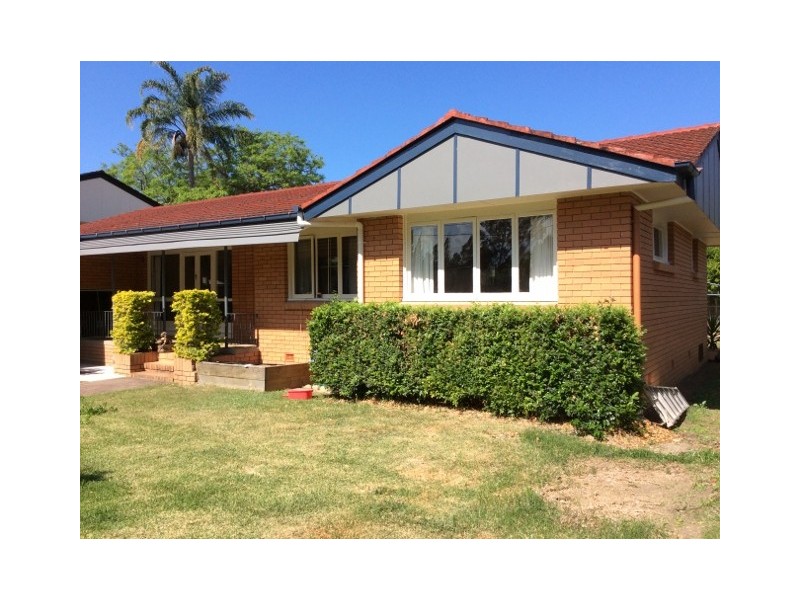 3 Cromarty, Kenmore QLD 4069