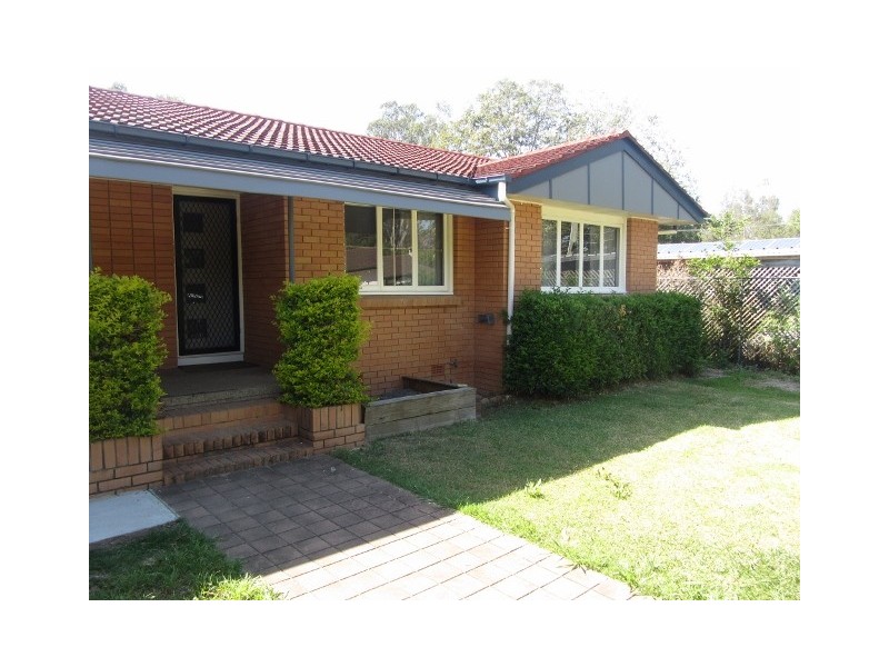 3 Cromarty, Kenmore QLD 4069