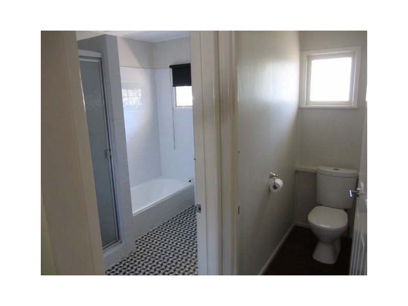 3 Cromarty, Kenmore QLD 4069