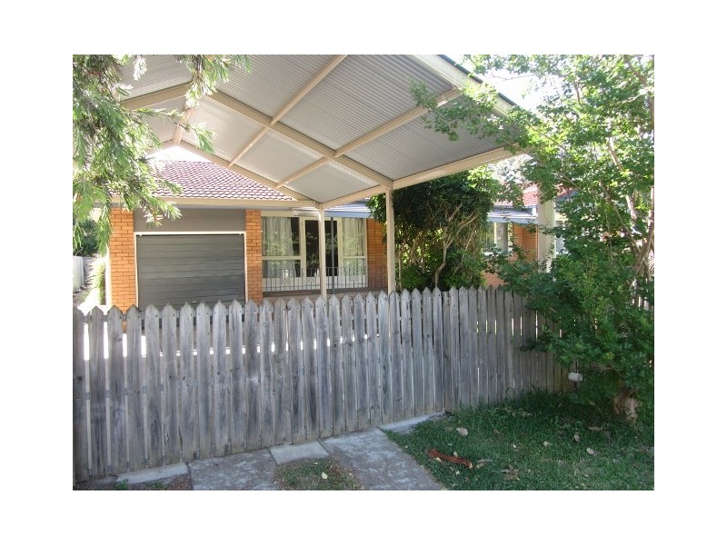 3 Cromarty, Kenmore QLD 4069