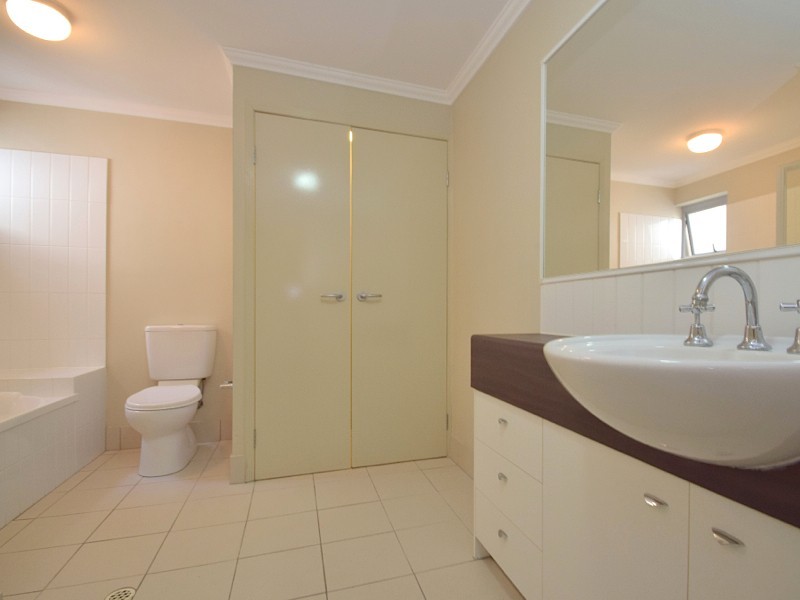 11 28 Belgrave Road, Indooroopilly QLD 4068