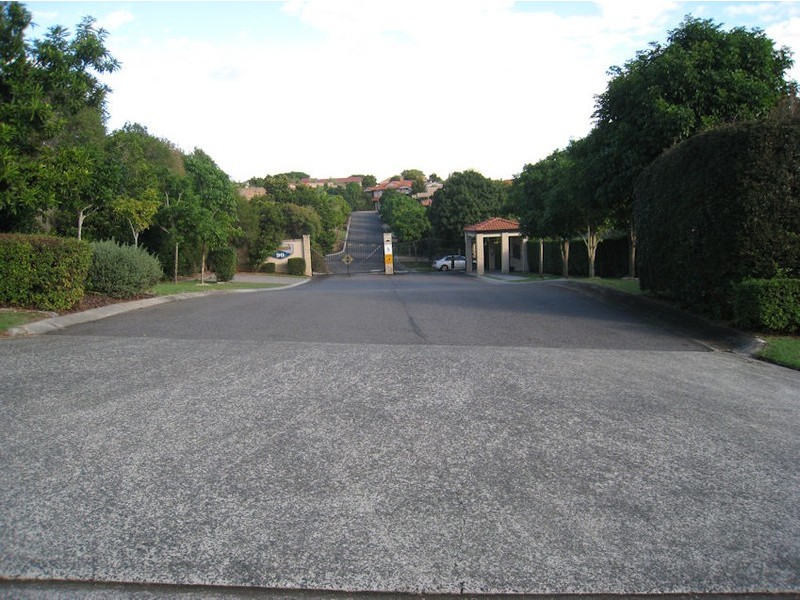 90 Oakleaf Street, Eight Mile Plains QLD 4113