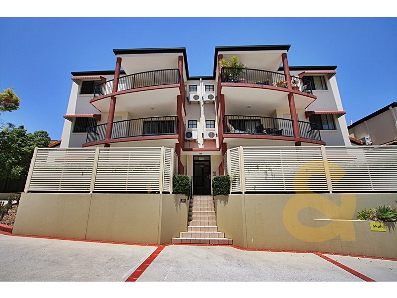 15 Dansie Street, Greenslopes QLD 4120
