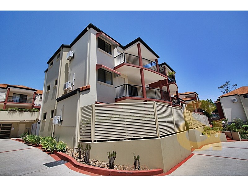 15 Dansie Street, Greenslopes QLD 4120