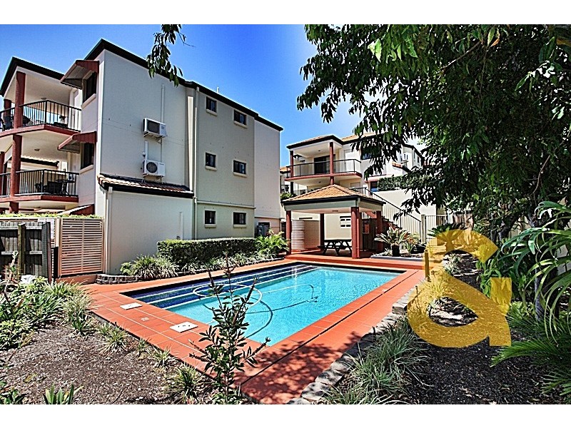 15 Dansie Street, Greenslopes QLD 4120