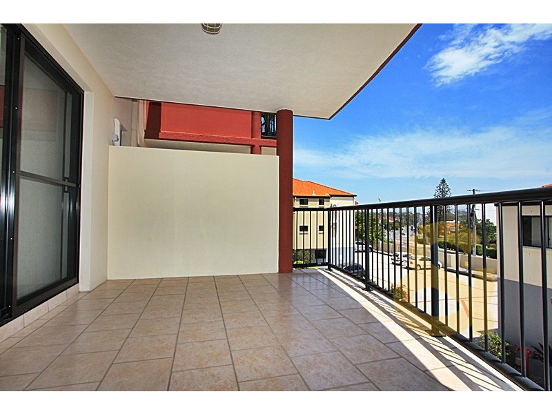 15 Dansie Street, Greenslopes QLD 4120