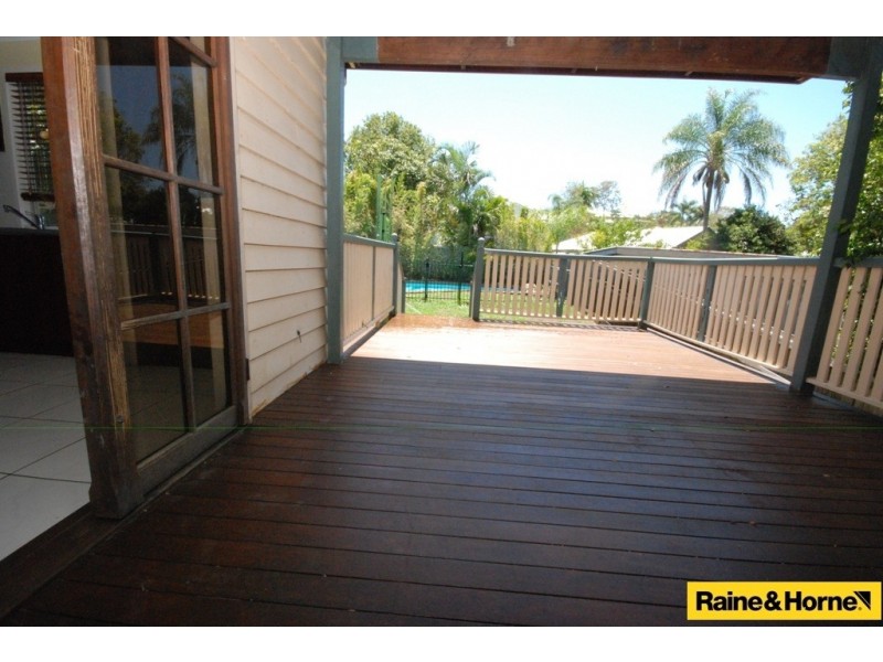 136 Norman Avenue, Norman Park QLD 4170