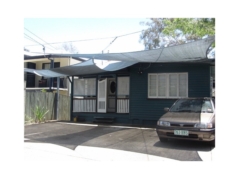 21 Burns Parade, Chapel Hill QLD 4069