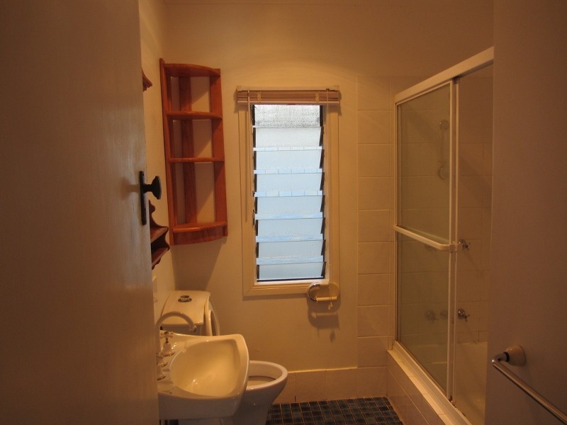 21 Burns Parade, Chapel Hill QLD 4069