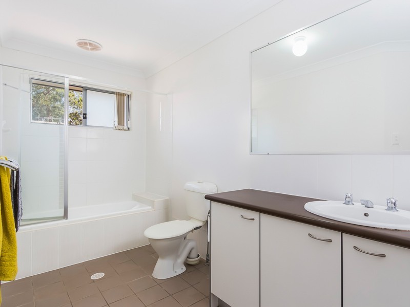 210 Government Road, Forest Lake QLD 4078