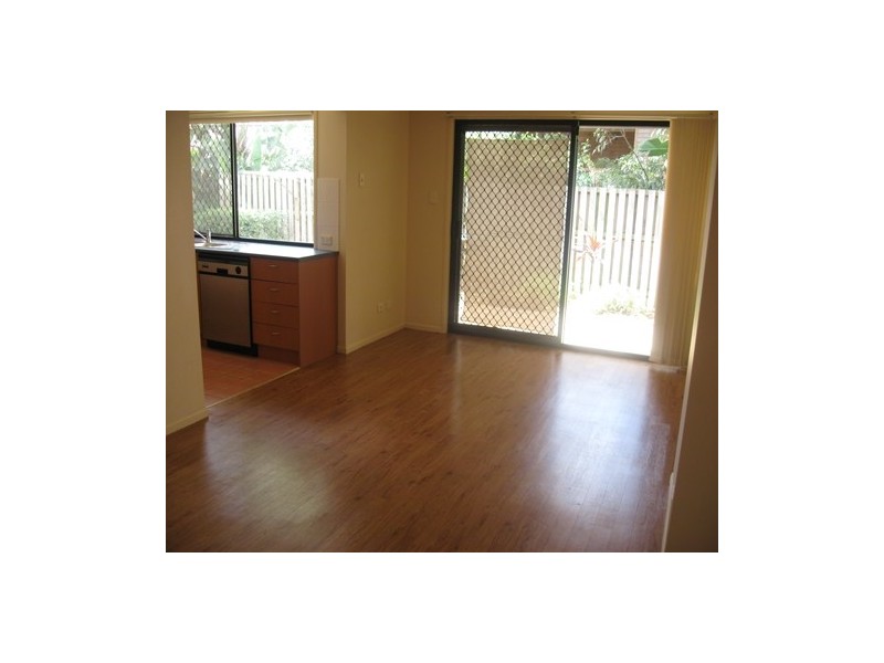 16 Violet Close, Eight Mile Plains QLD 4113