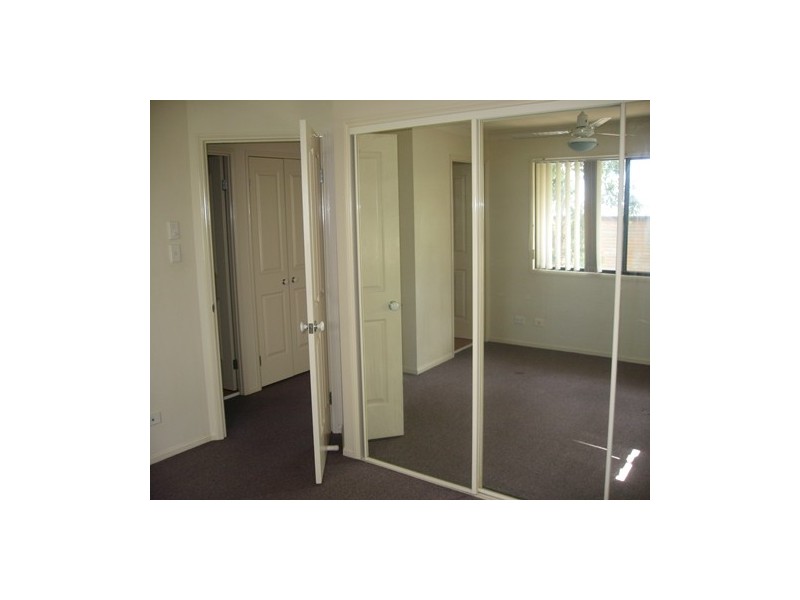 16 Violet Close, Eight Mile Plains QLD 4113